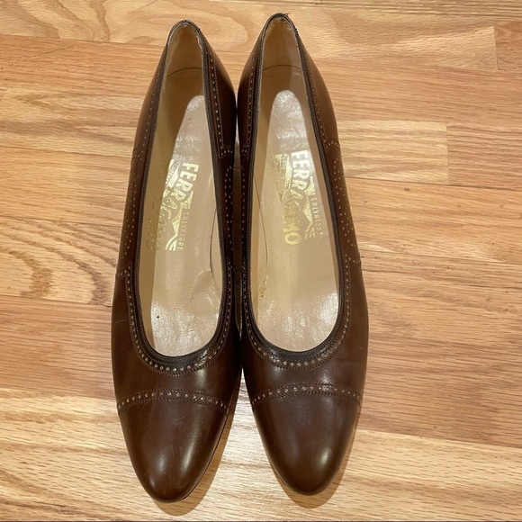 Ferragamo classic cap toe pumps brown leather size 9 AAAA extra narrow - Picture 2 of 9